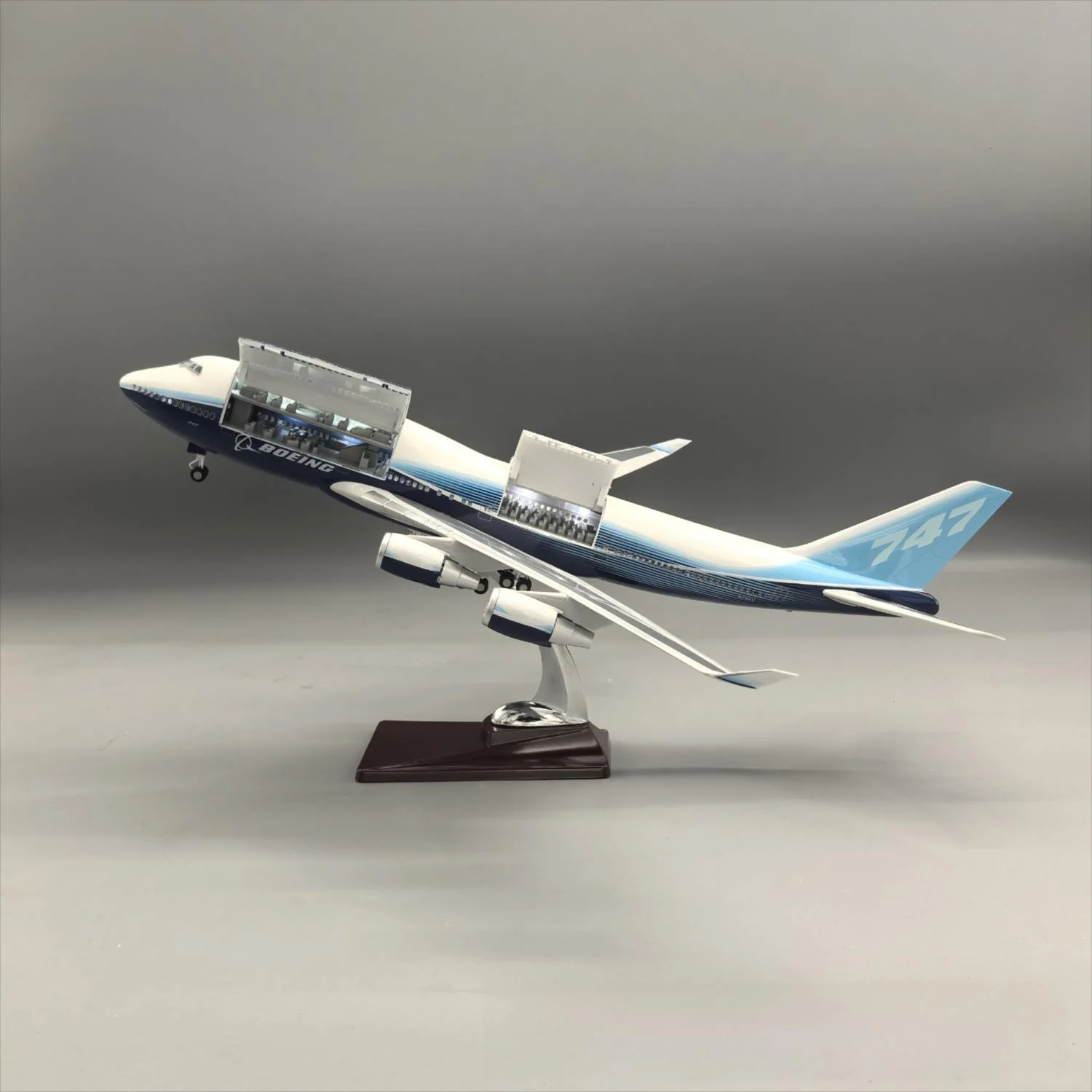 Prototype Boeing 747-400 1:150 – 47 cm / 18.5 in – Opening Cabin Hatches - Image 5